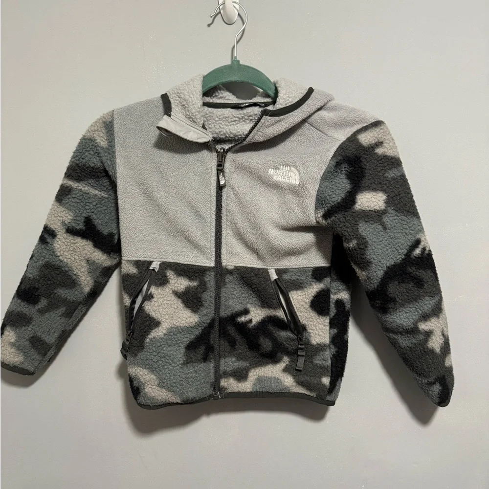The North Face- Kids hooded fleece. Black and gray camo. Size XS/6